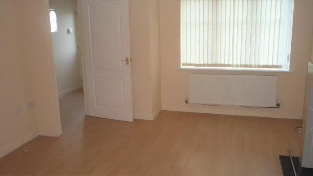 Foxdene, Little Sutton, CH66, photo 3