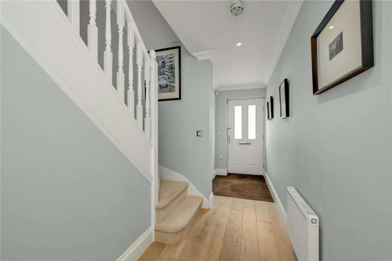 Furnival Close, Virginia Water, Surrey, GU25 4HR, photo 2