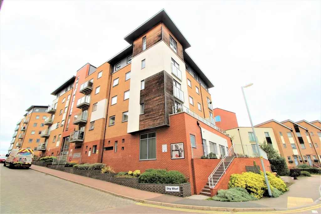 2 bed flat to rent — Sail House, Ship Wharf, Colchester, Essex, CO2 8YP