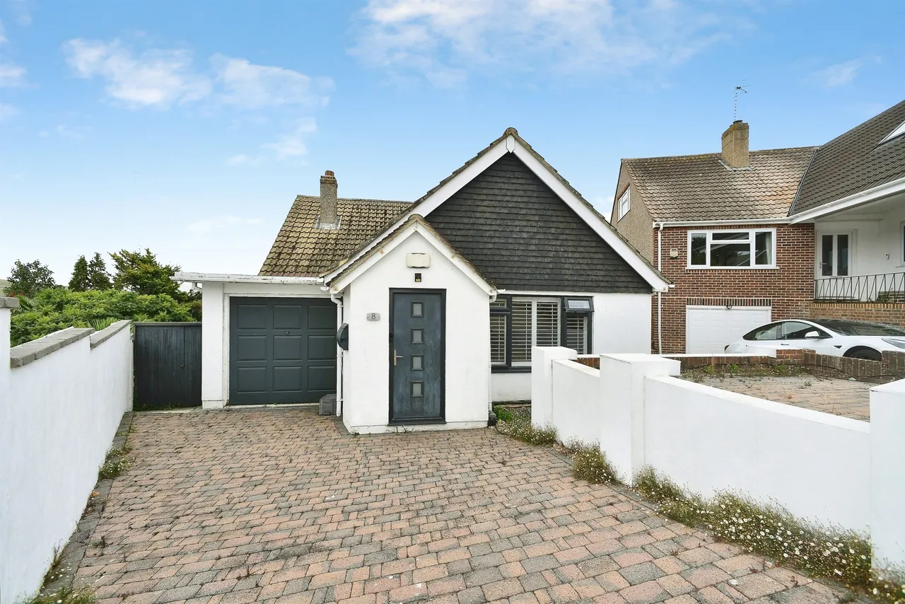 3 bed house for sale — Frimley Close, Brighton