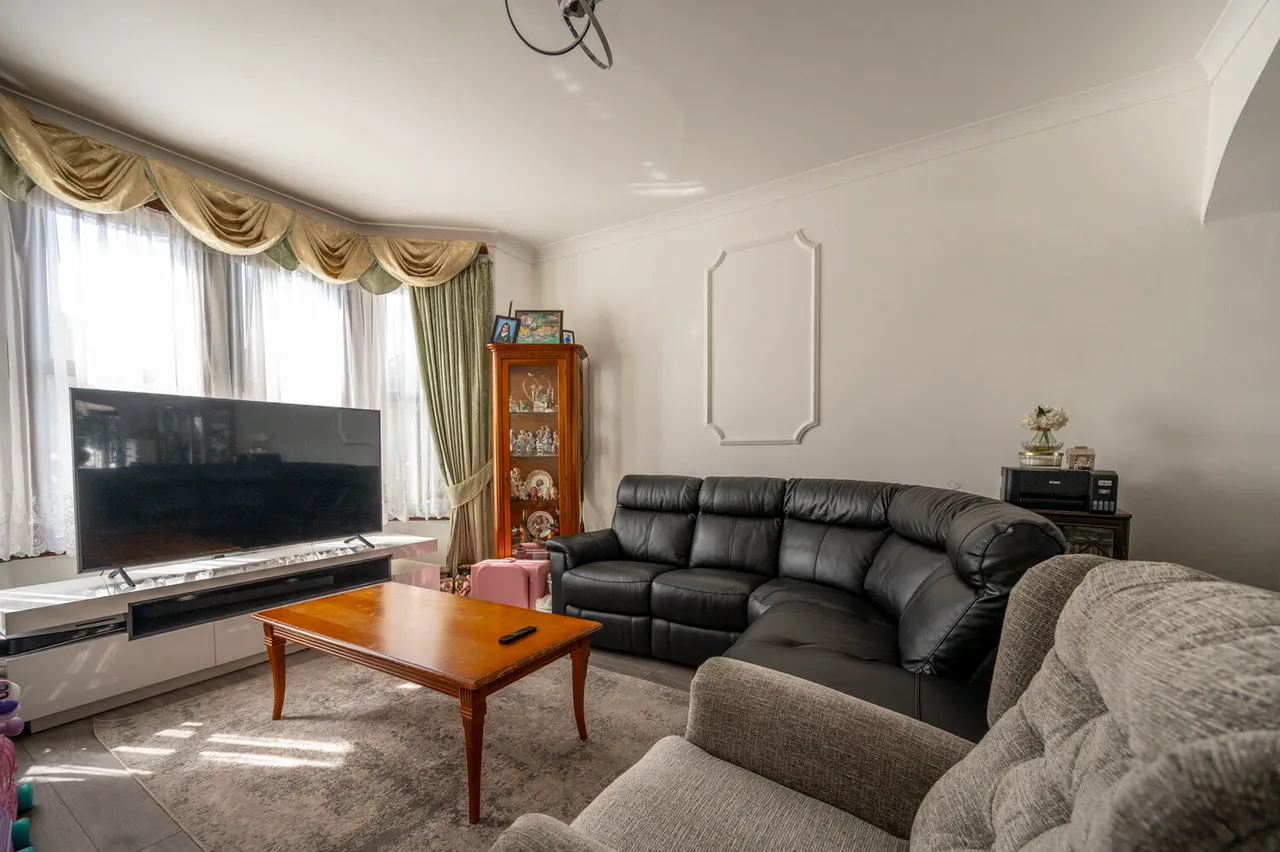 96 James Lane, London, photo 2