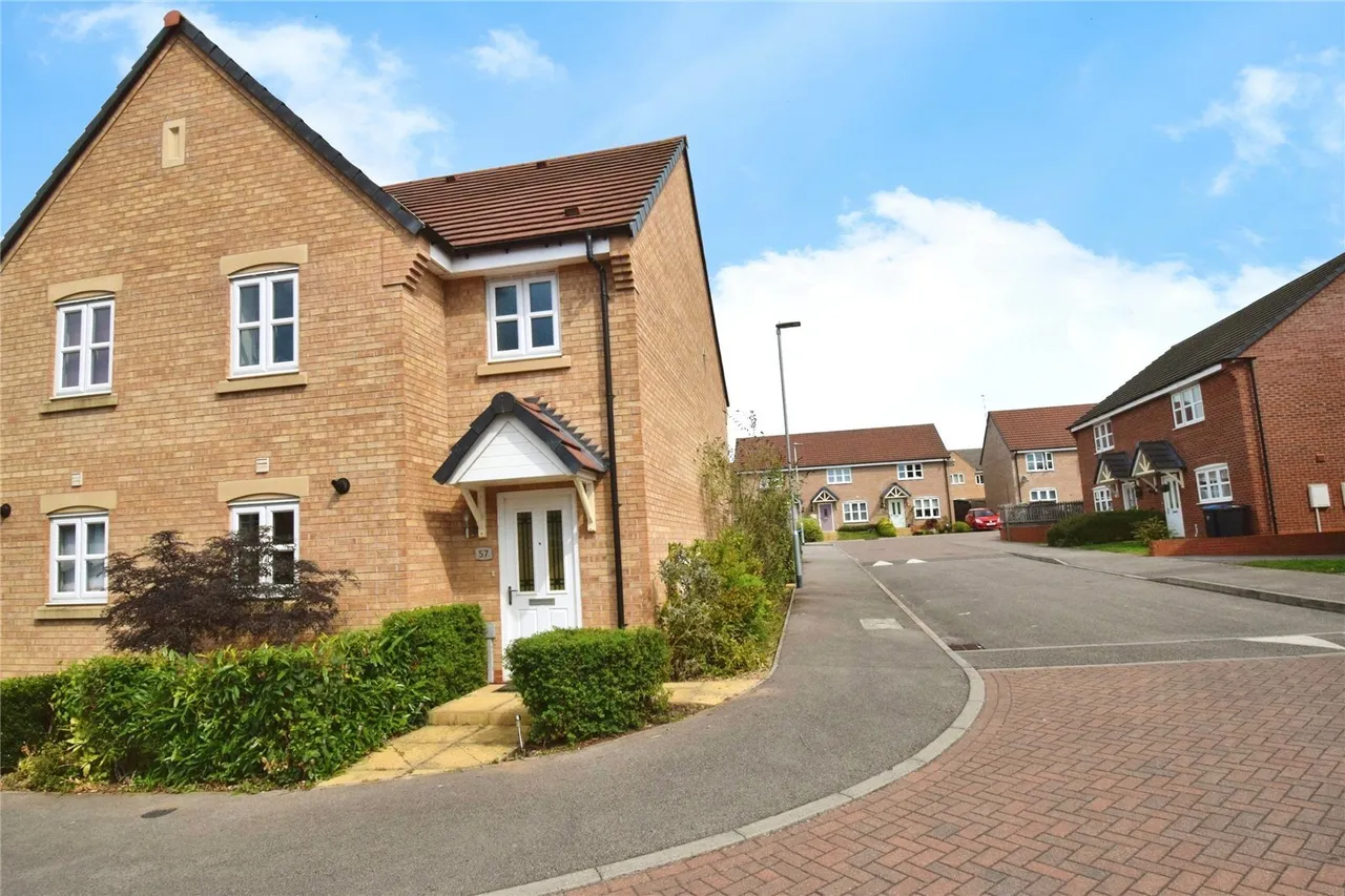 3 bed house for sale, Garfield Park, Great Glen, LE8