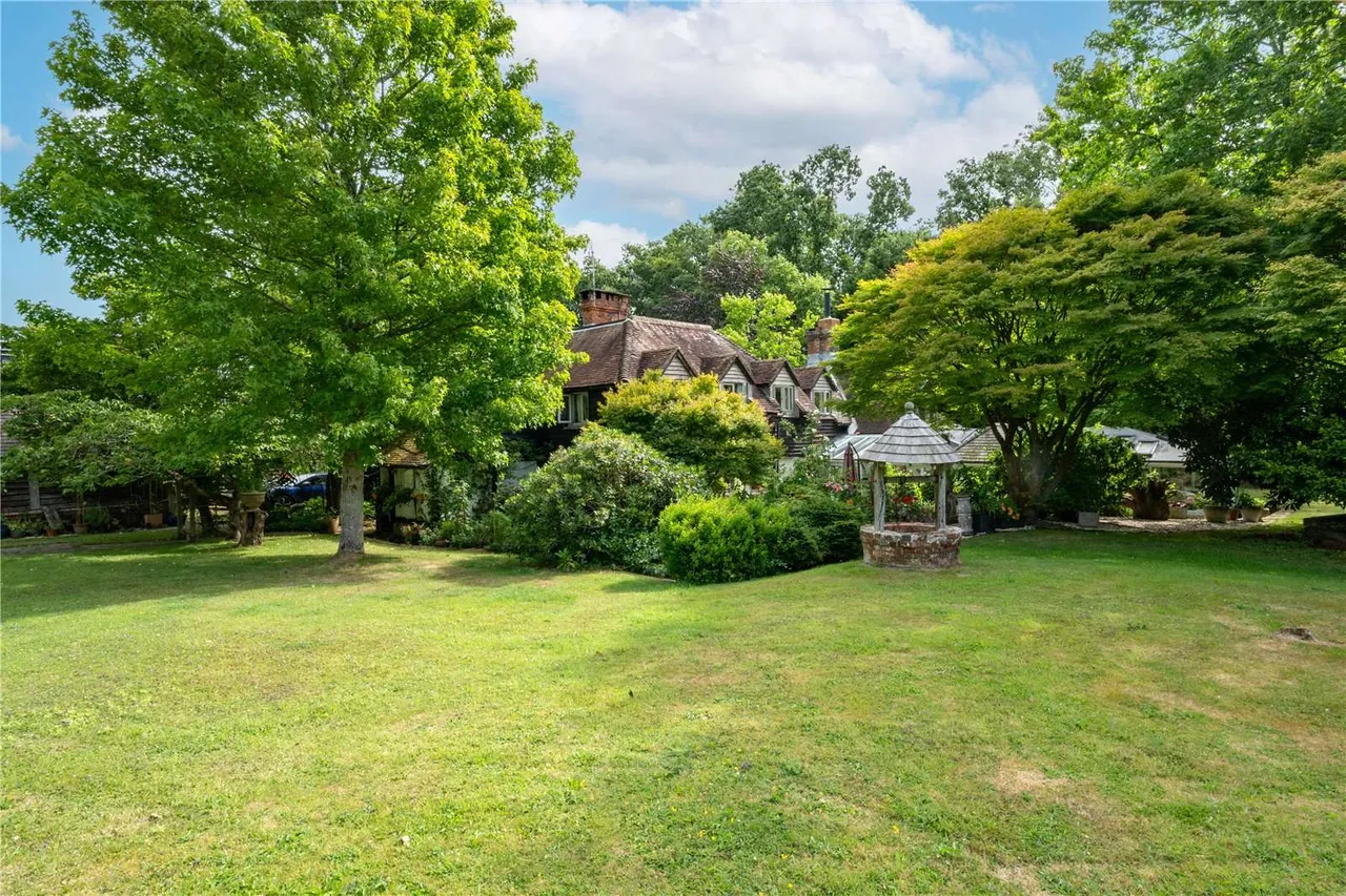Hale Hill, West Burton, Pulborough, West Sussex, RH20 1HE, photo 11