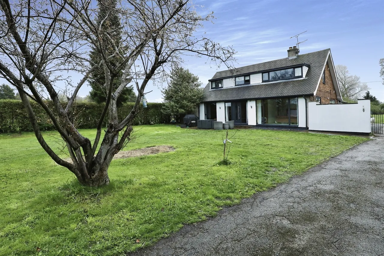 4 bed house for sale — Bawtry Road, Tickhill, Doncaster