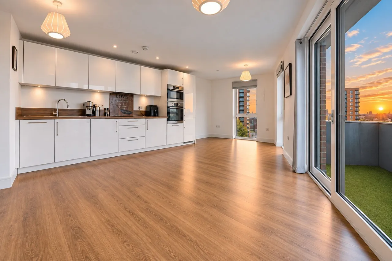 2 bed flat for sale, Hannaford Walk, London, E3