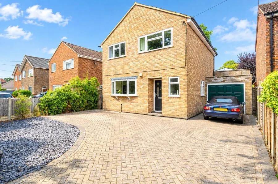4 bed house for sale, Cambridge Road, Owlsmoor, GU47