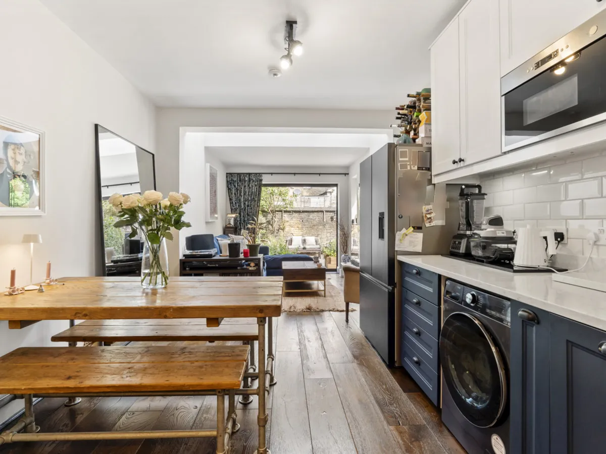 2 bed flat for sale, Third Avenue, London, E17