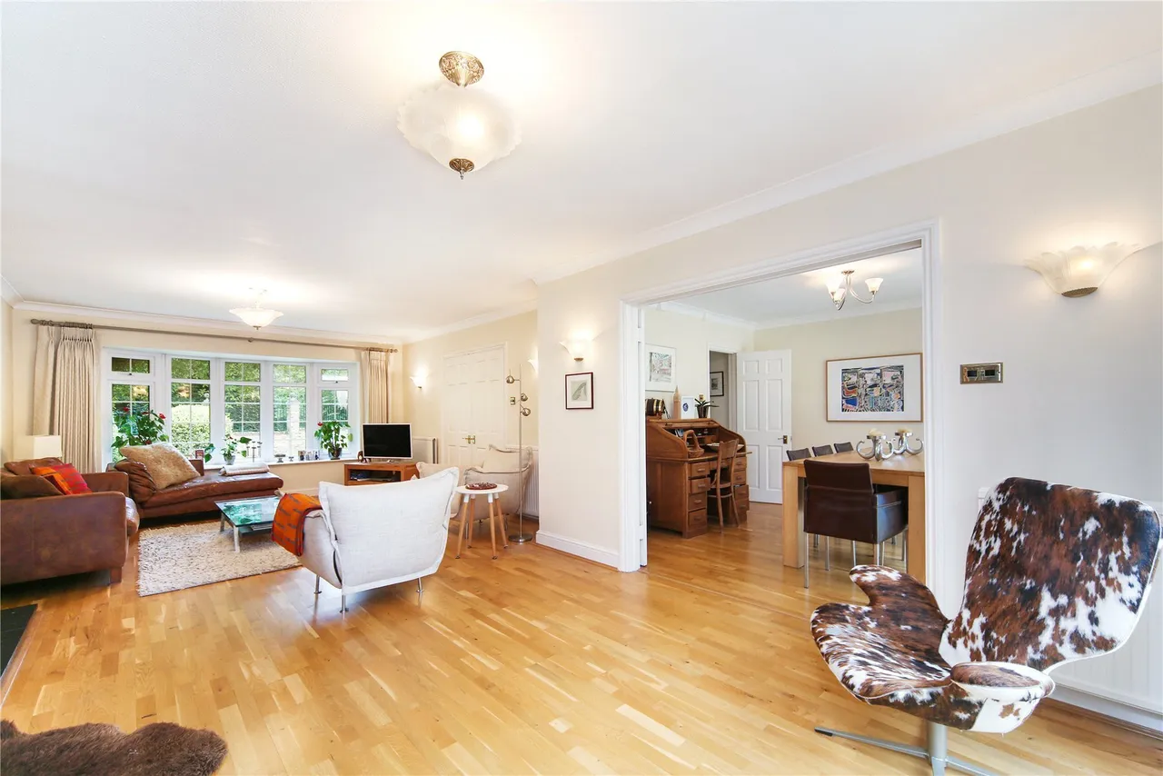 5 bed house to rent — Old Avenue, West Byfleet, KT14