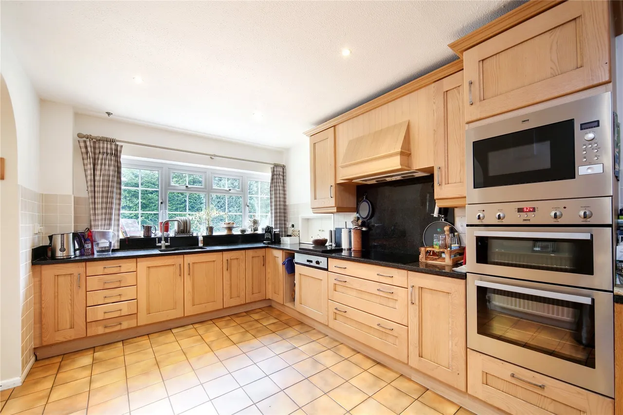 Old Avenue, West Byfleet, KT14, photo 4