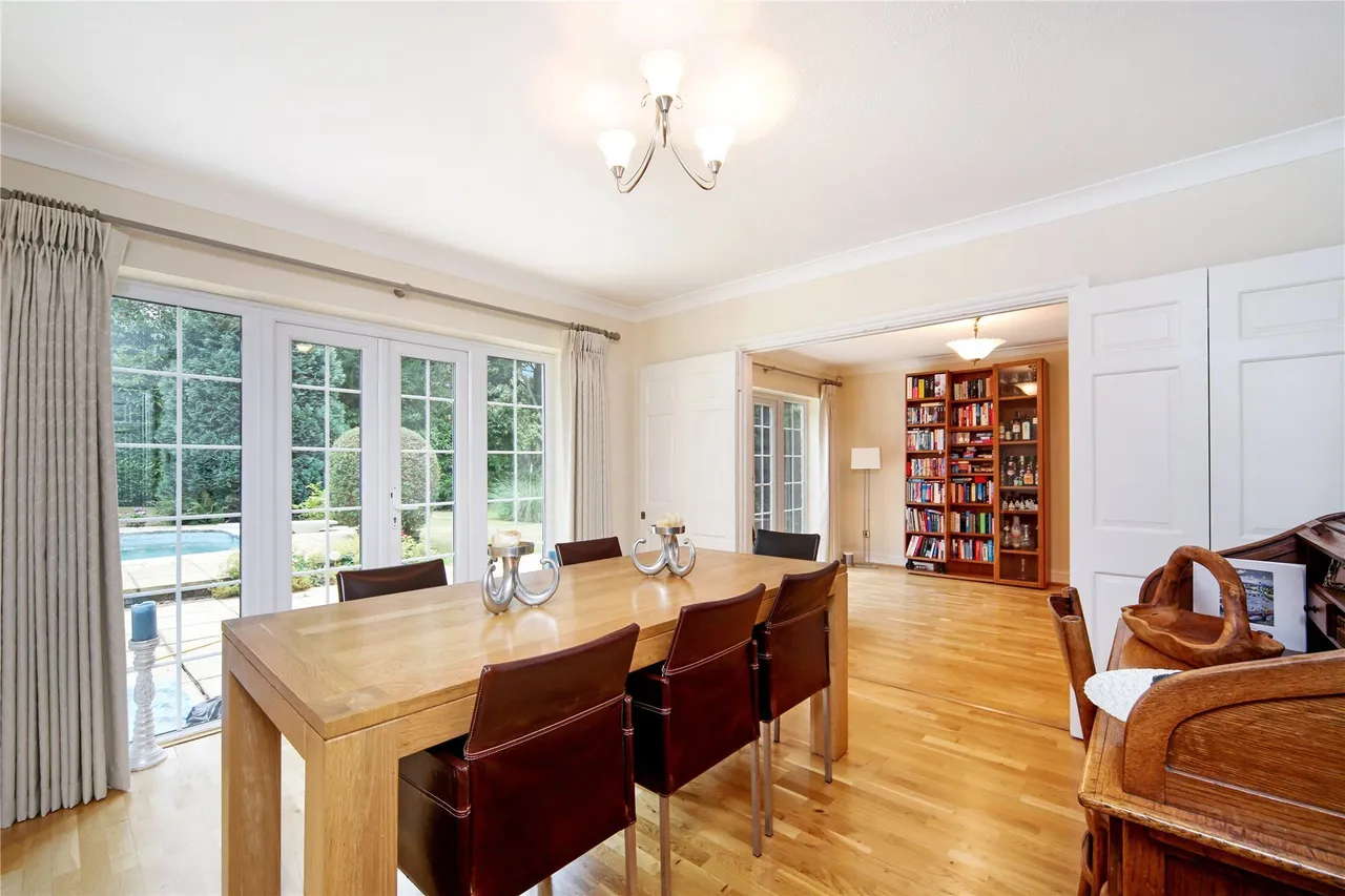 Old Avenue, West Byfleet, KT14, photo 3