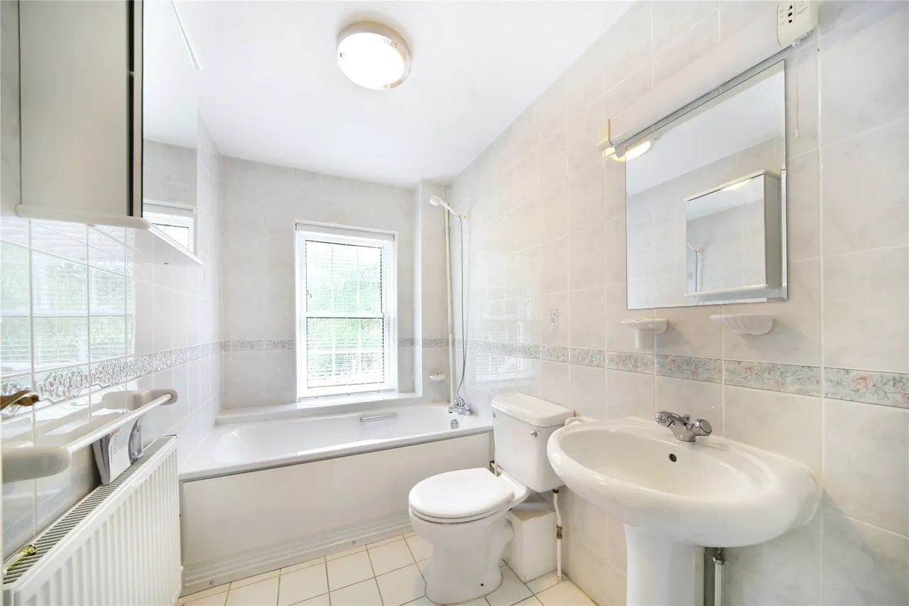 Old Avenue, West Byfleet, KT14, photo 7