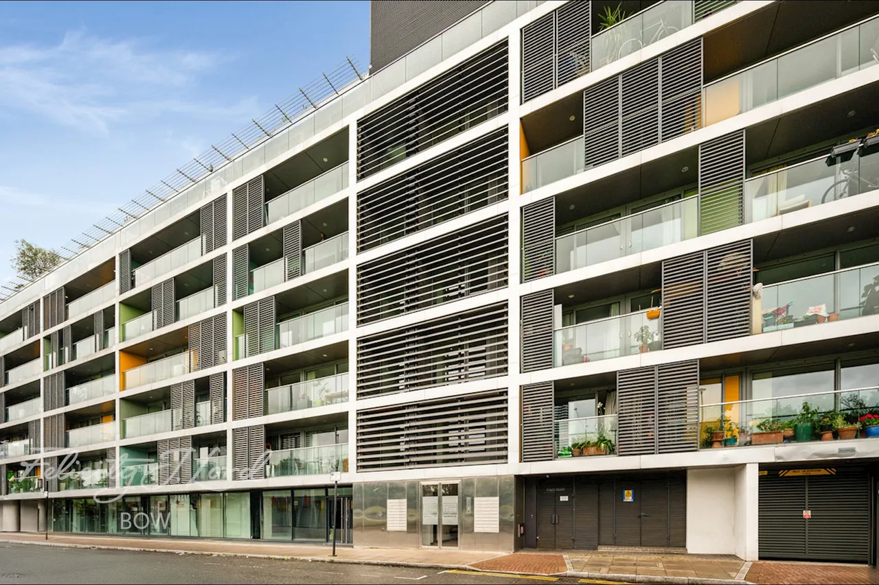 2 bed flat for sale, Copperfield Road, London