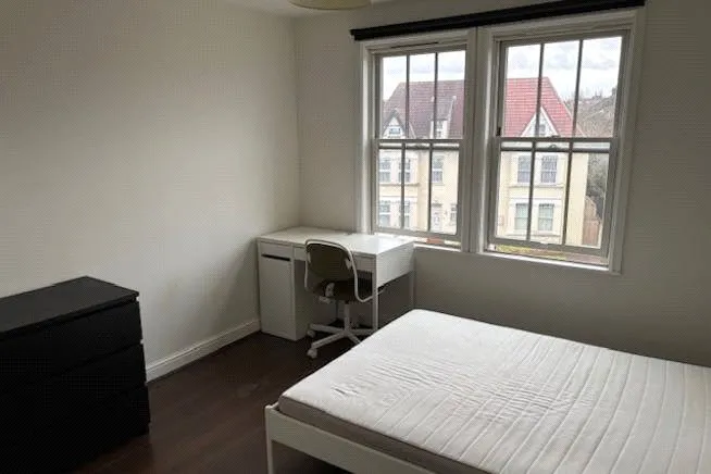 High Road, Wood Green, N22, photo 5