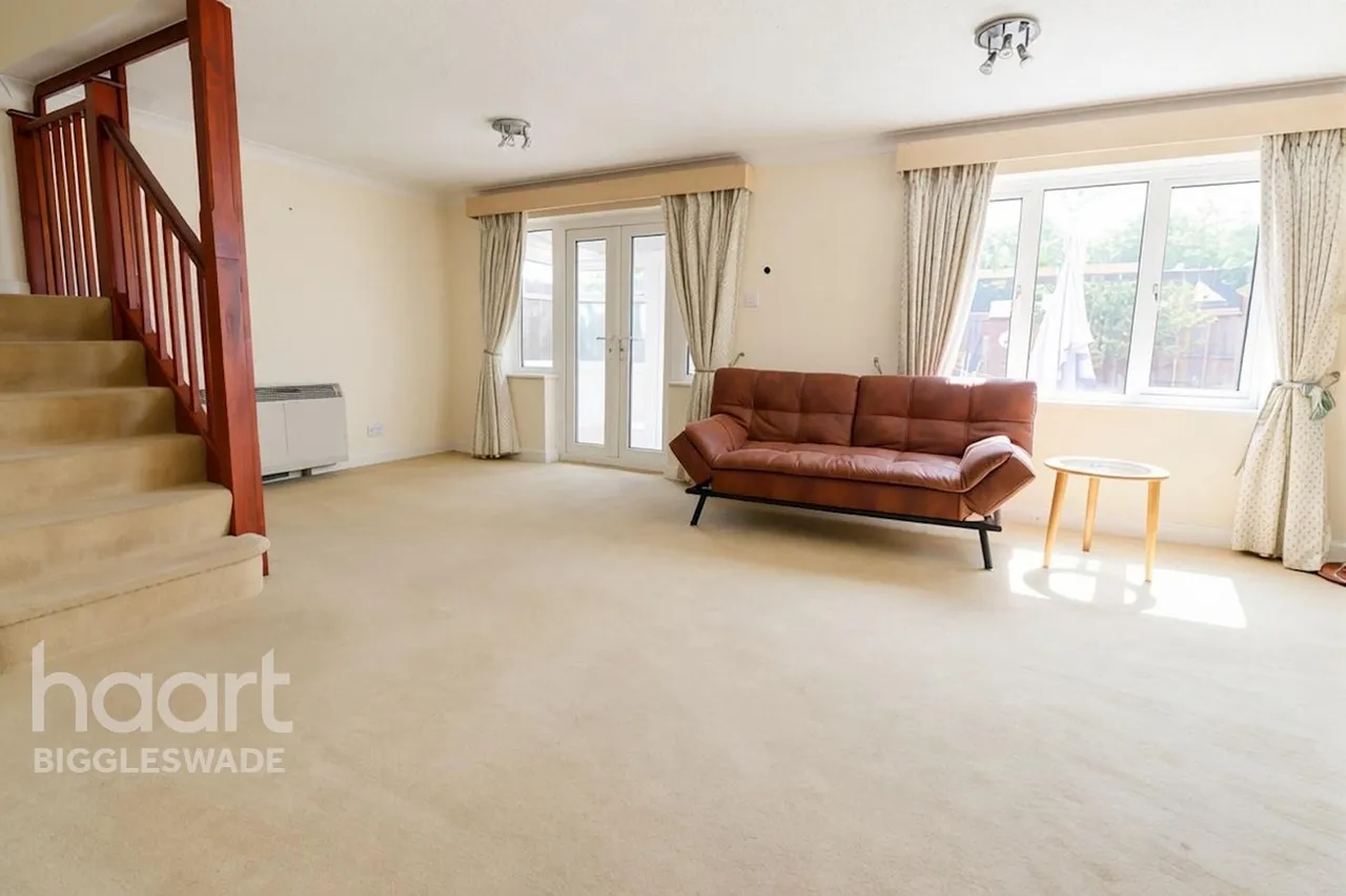 Colemoreham Court, The Green, SG18, photo 4