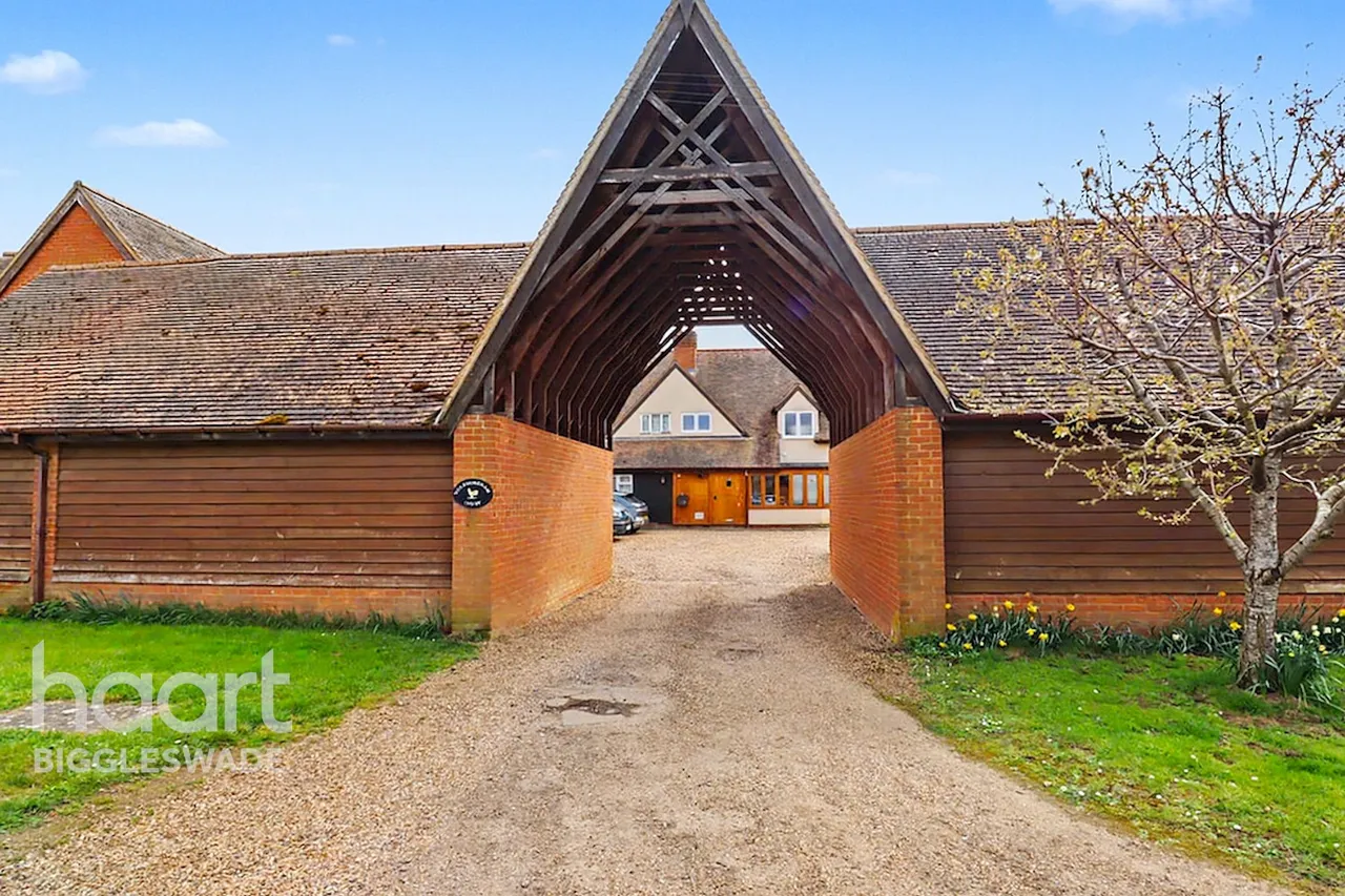 3 bed house for sale, Colemoreham Court, The Green, SG18