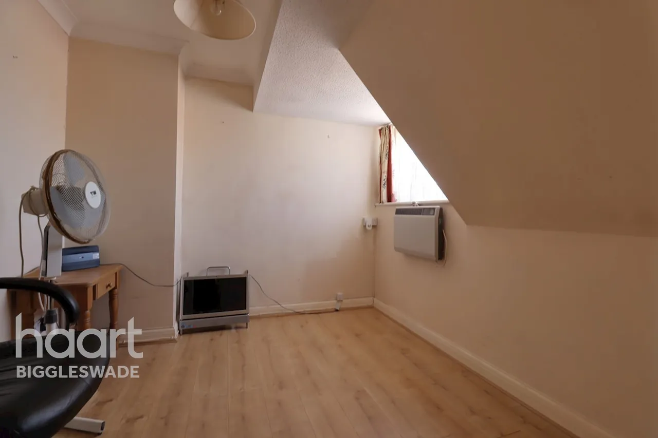 Colemoreham Court, The Green, SG18, photo 9