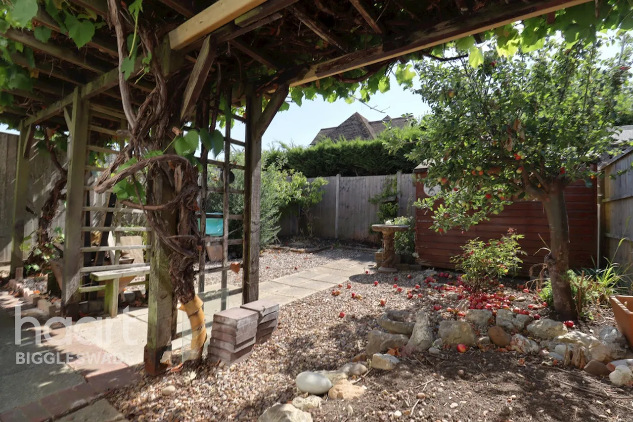 Colemoreham Court, The Green, SG18, photo 12