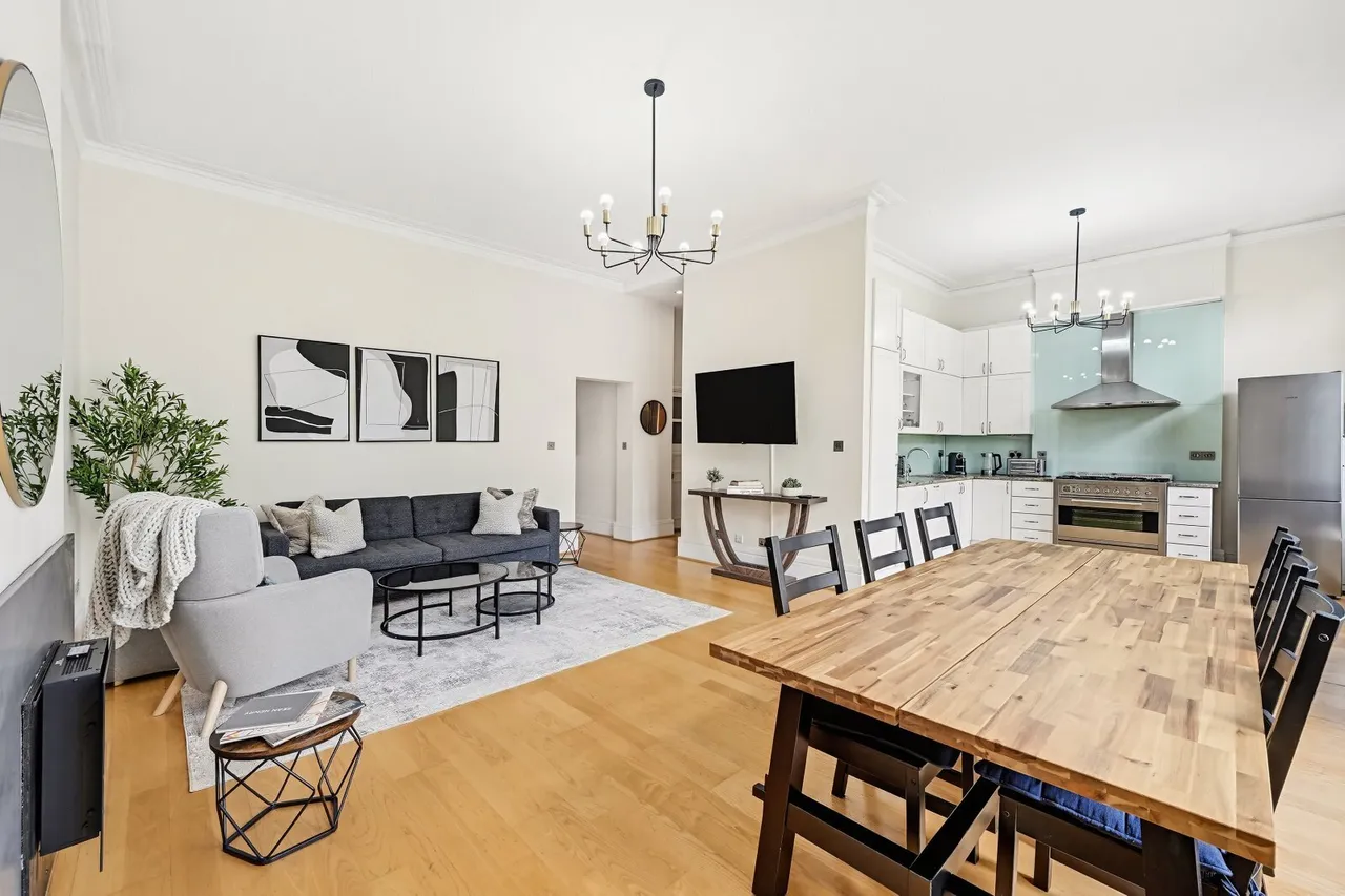 2 bed flat for sale, Palace Court, Notting Hill, W2