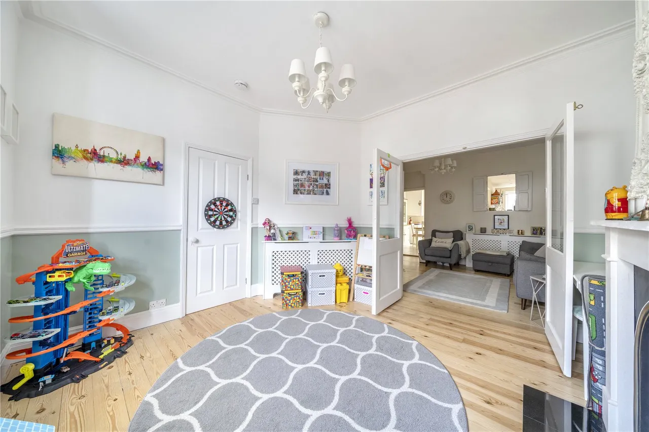 Warfield Road, Hampton, TW12 2AY, photo 4
