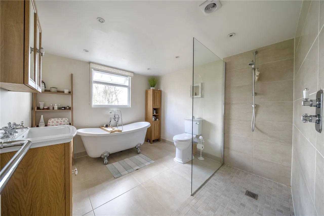 Warfield Road, Hampton, TW12 2AY, photo 8