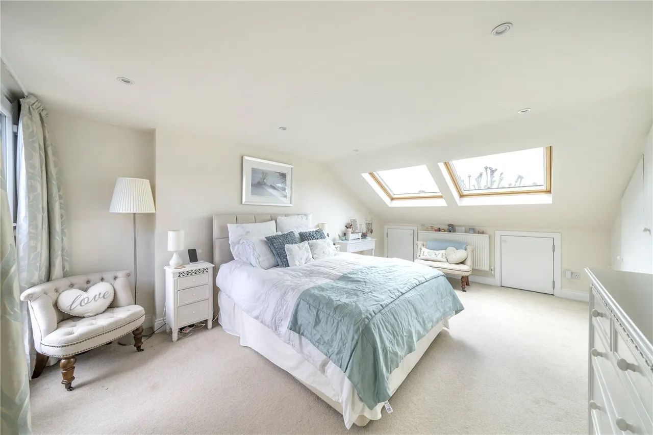 Warfield Road, Hampton, TW12 2AY, photo 5
