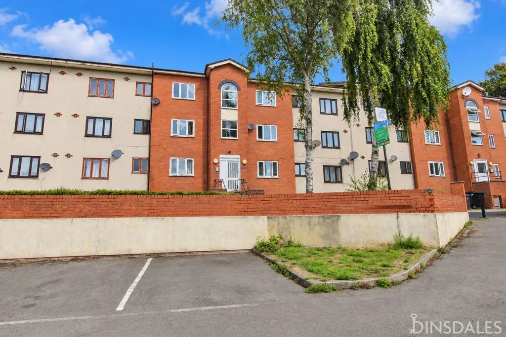 3 bed flat to rent — Regency Court Girlington, Bradford BD8 9EU