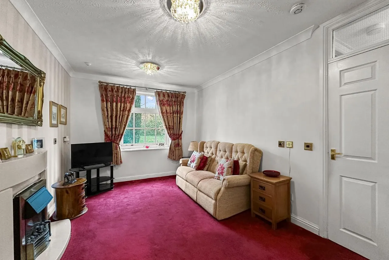 Queens Road, Hale, Cheshire WA15 9JF, photo 6