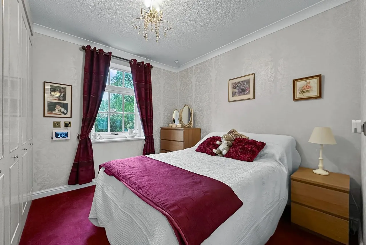 Queens Road, Hale, Cheshire WA15 9JF, photo 4