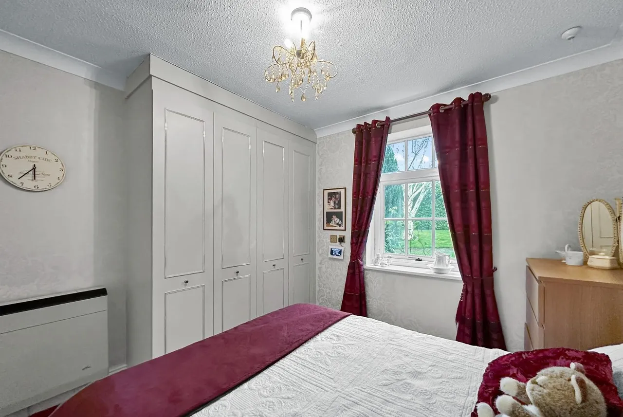 Queens Road, Hale, Cheshire WA15 9JF, photo 9