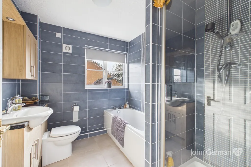 Lancaster Drive, Hilton, photo 22