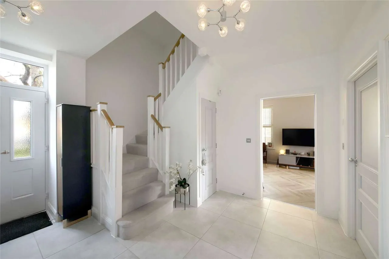 Uttley Lane, Wilton Park, HP9, photo 5