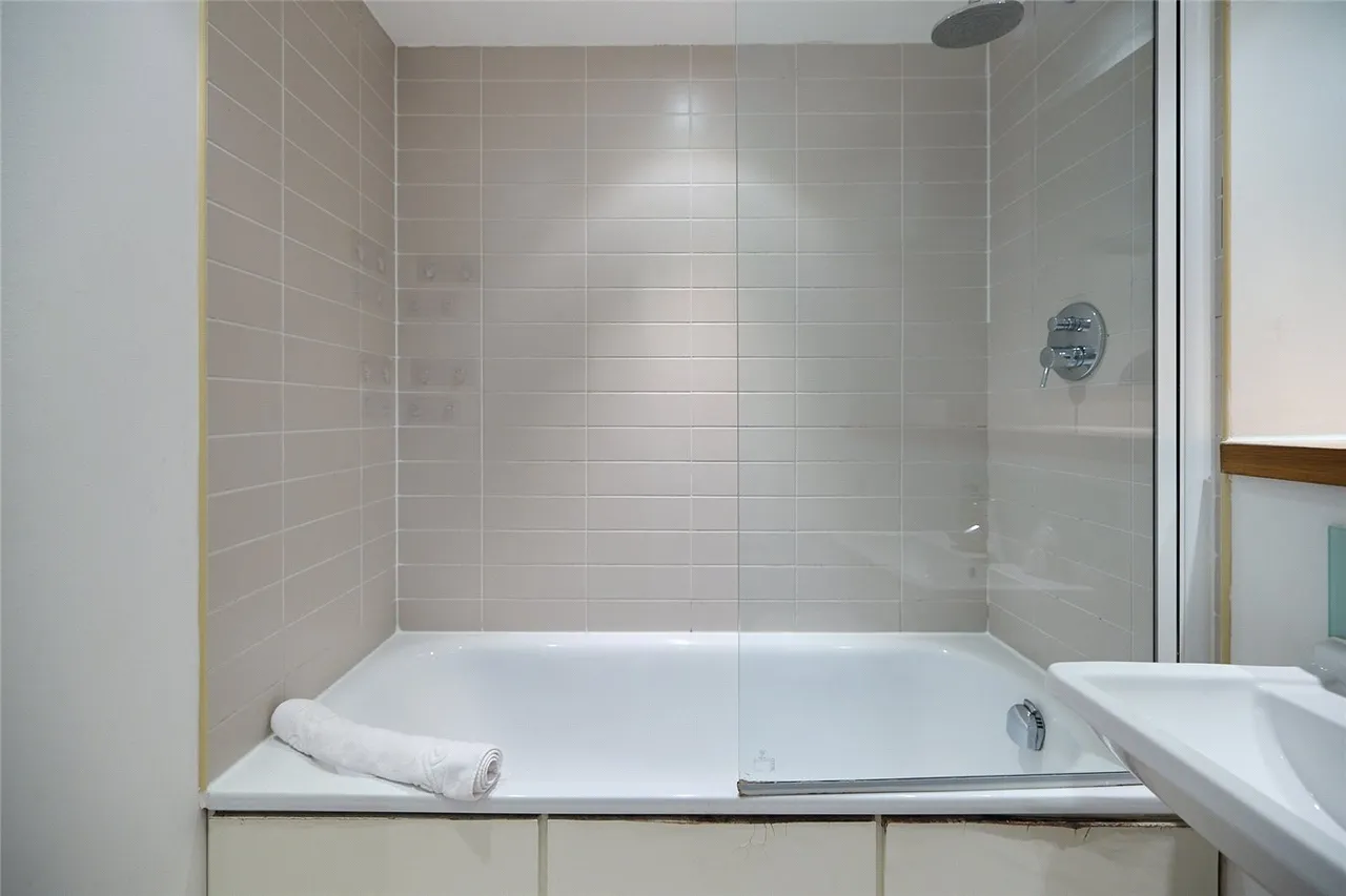 1 bed flat to rent — High Street, London, E15