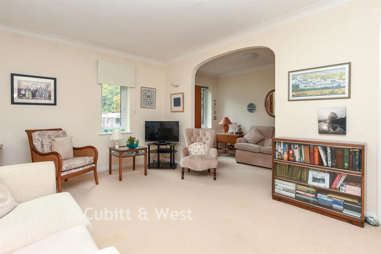 Greenwood Gardens, Caterham, CR3, photo 2