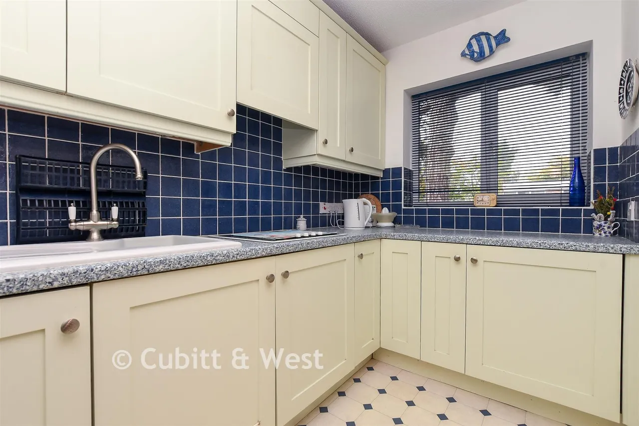 Greenwood Gardens, Caterham, CR3, photo 6
