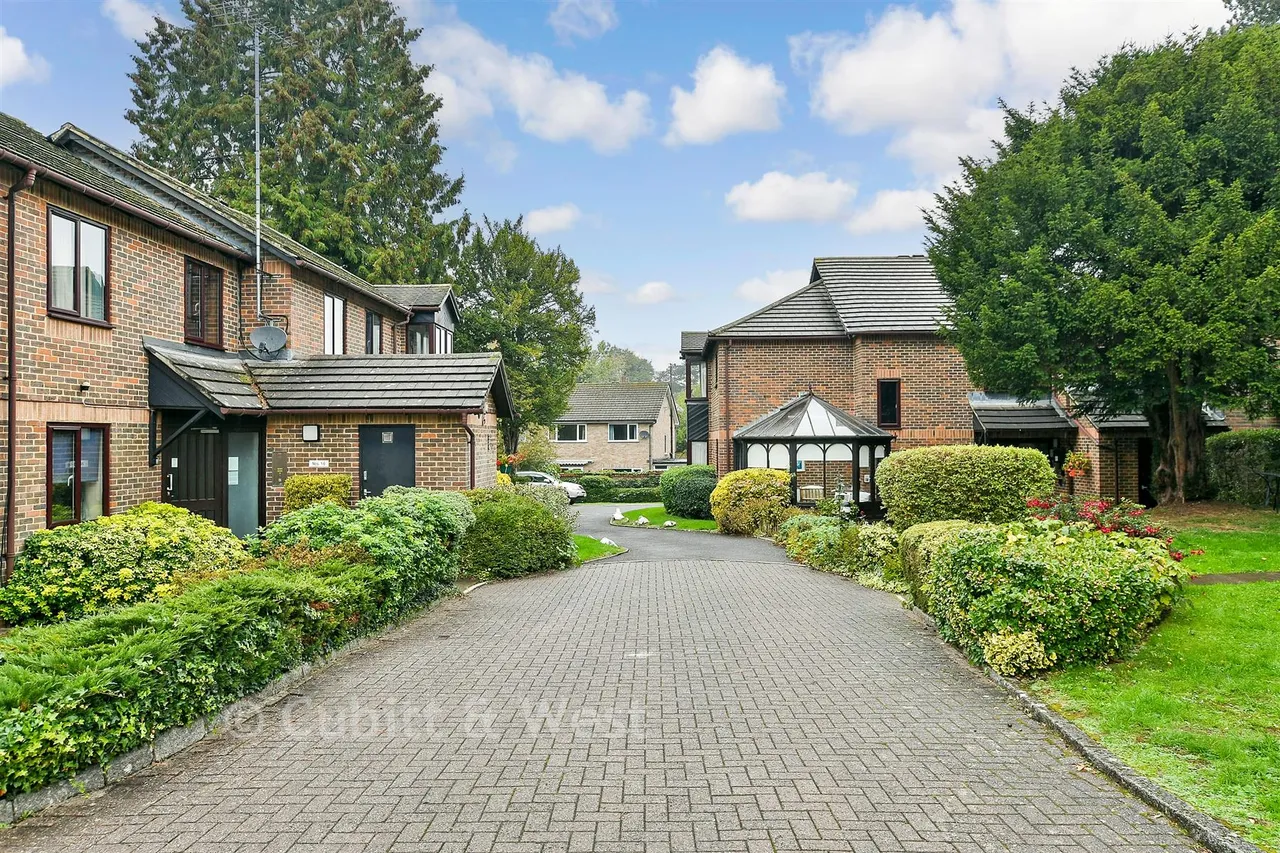 Greenwood Gardens, Caterham, CR3, photo 9
