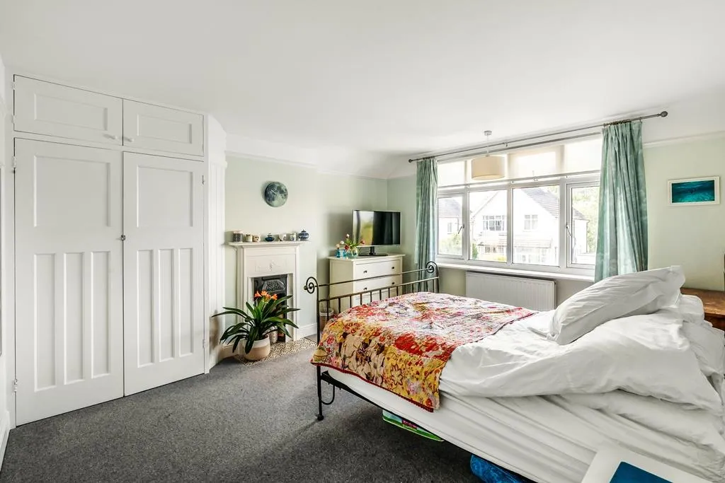 Highlands Avenue, Leatherhead, KT22, photo 6