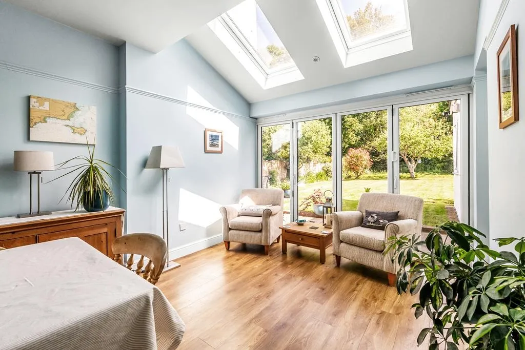 Highlands Avenue, Leatherhead, KT22, photo 15