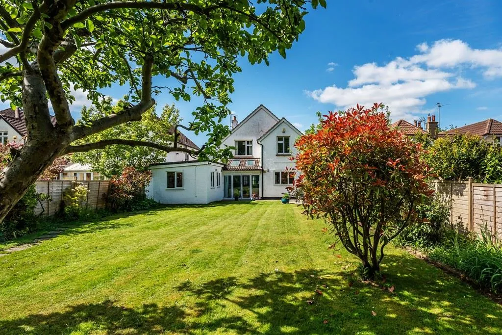 Highlands Avenue, Leatherhead, KT22, photo 8