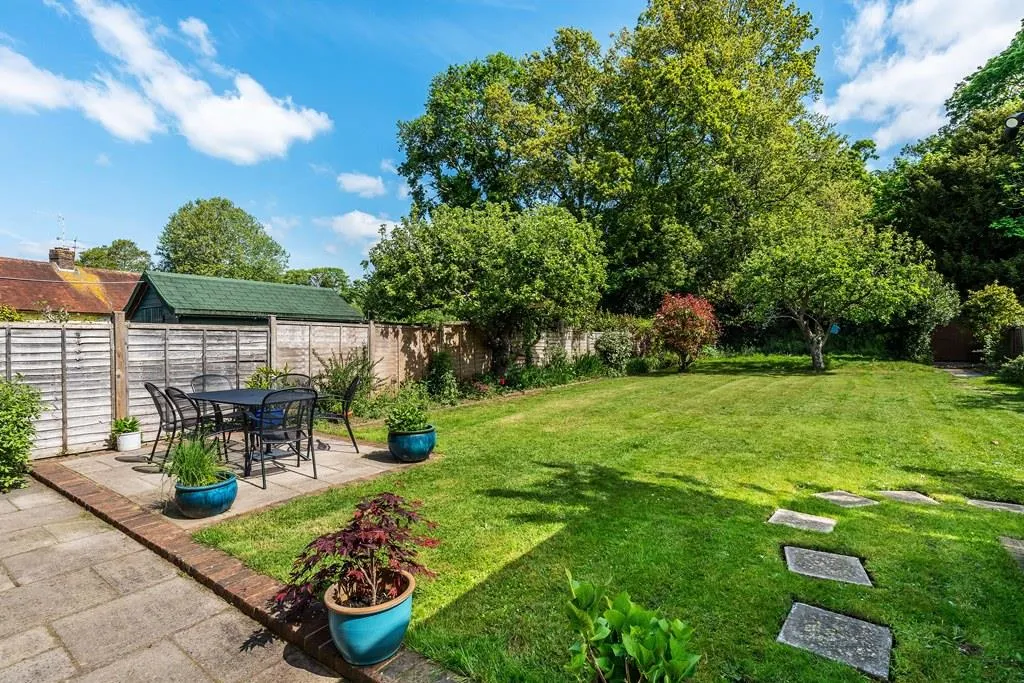 Highlands Avenue, Leatherhead, KT22, photo 18