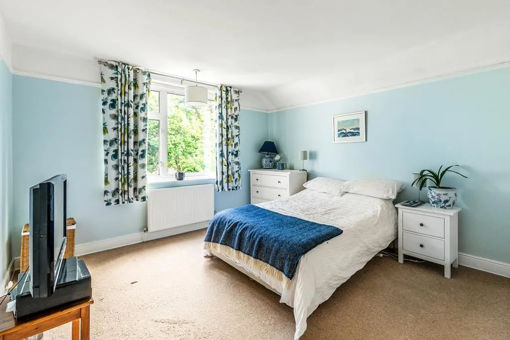 Highlands Avenue, Leatherhead, KT22, photo 10