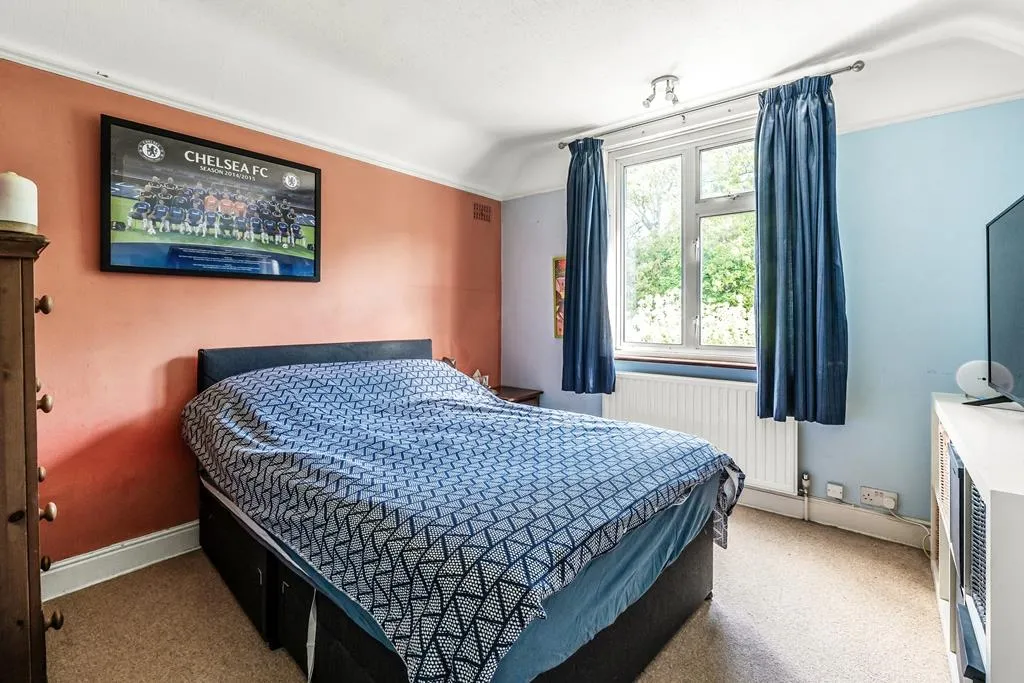 Highlands Avenue, Leatherhead, KT22, photo 9