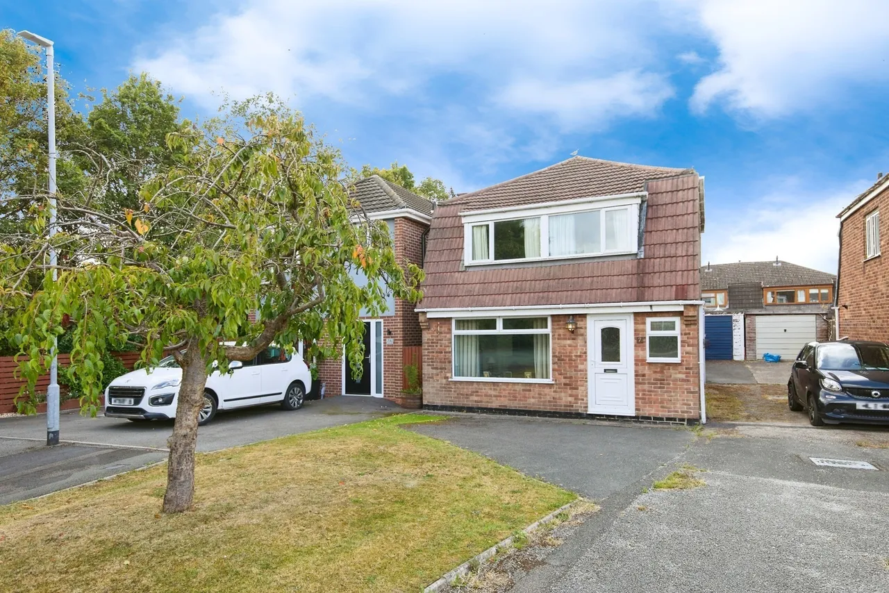 3 bed house for sale, Lovatt Close, Stretton, DE13