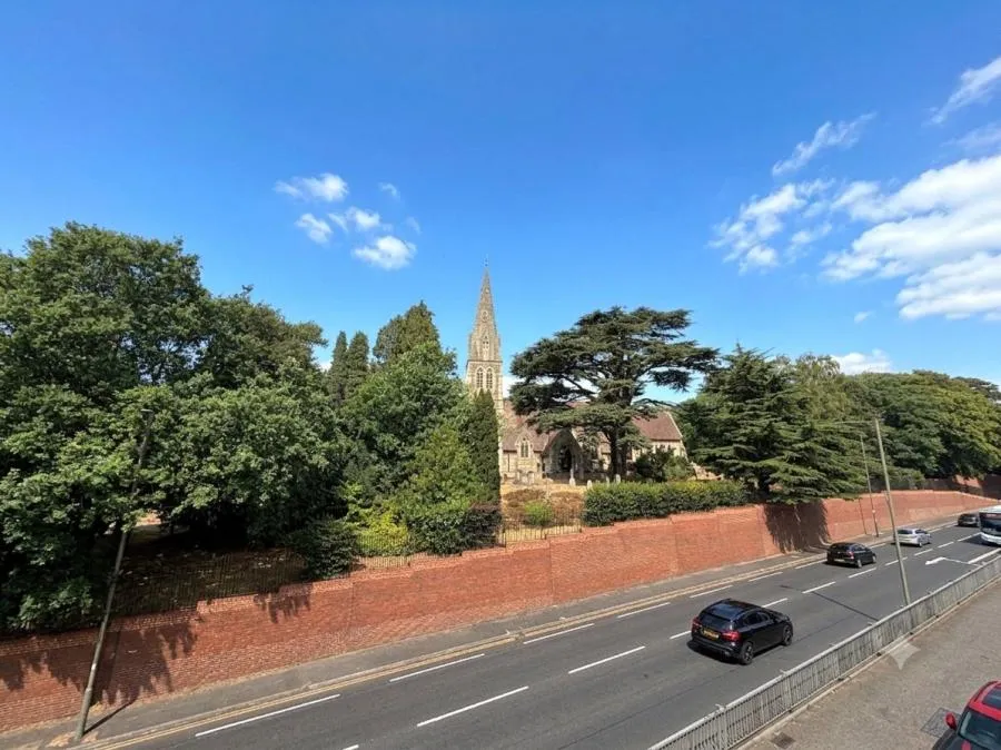 London Road, Camberley, GU15, photo 11