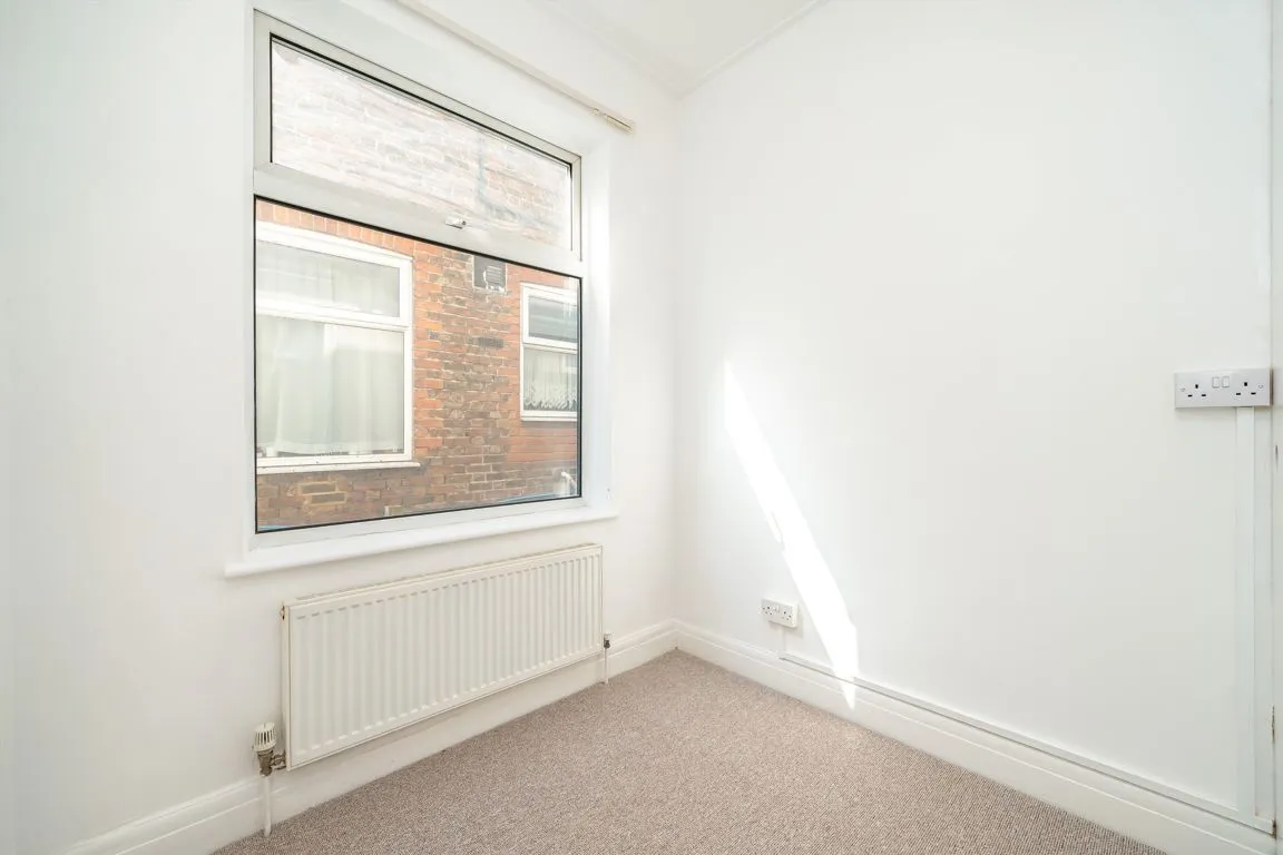 Wellington Road, TW2, photo 8
