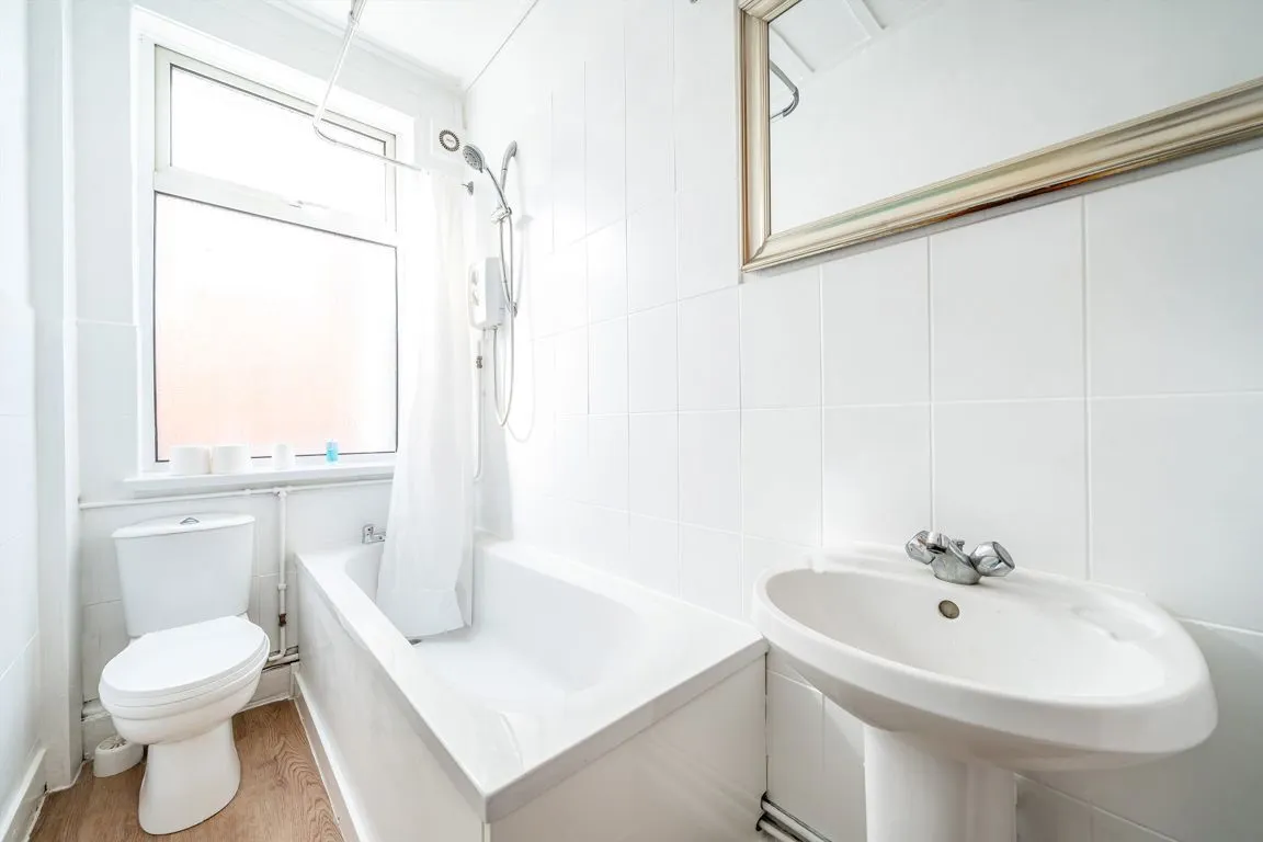Wellington Road, TW2, photo 9