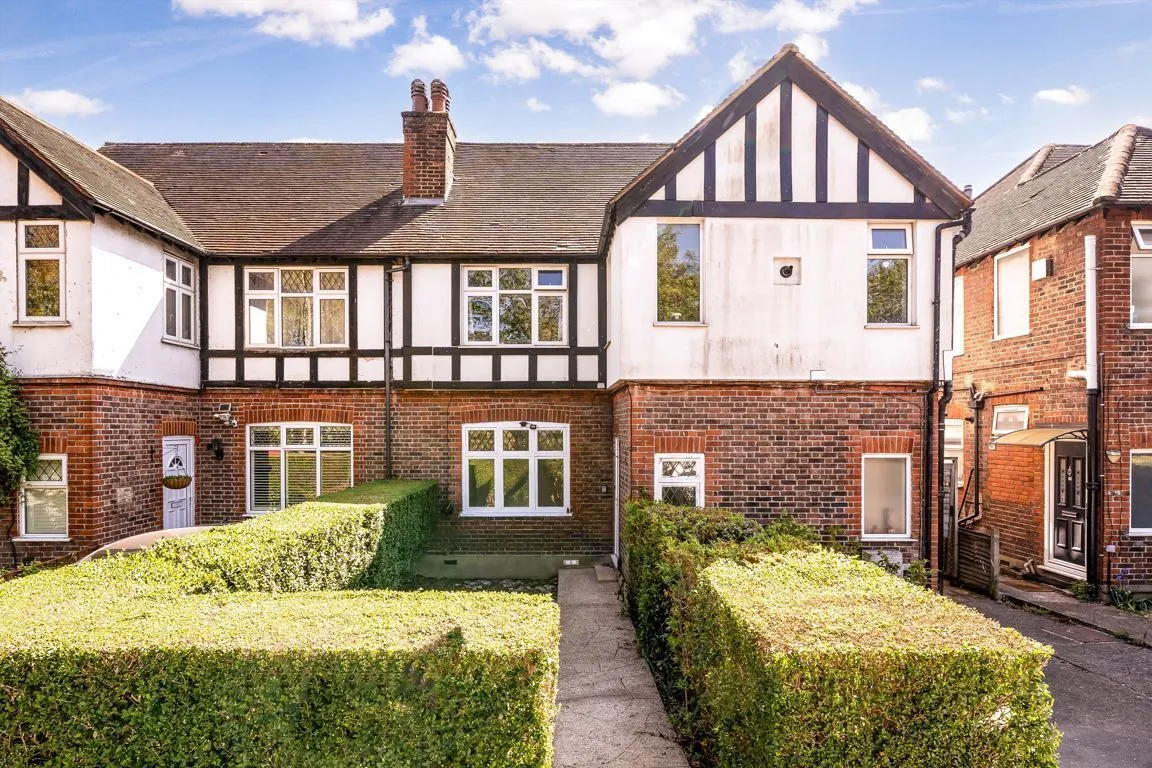 3 bed property for sale, Wellington Road, TW2