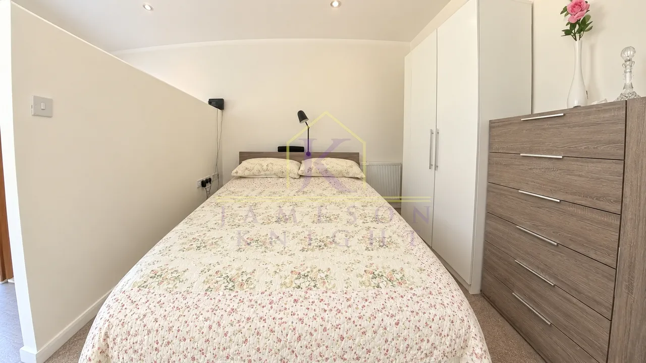 Hilltop Avenue, London, NW10, photo 3
