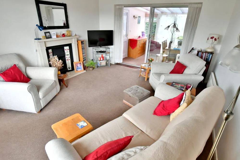 Foxcroft Drive, Colehill, BH21, photo 2