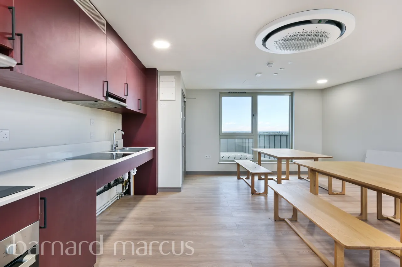 Victoria Road, Feltham, TW13, photo 8