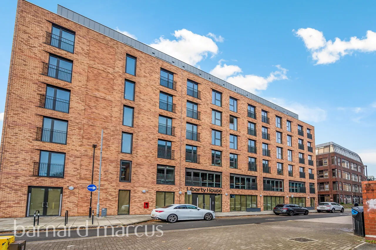 Victoria Road, Feltham, TW13, photo 12